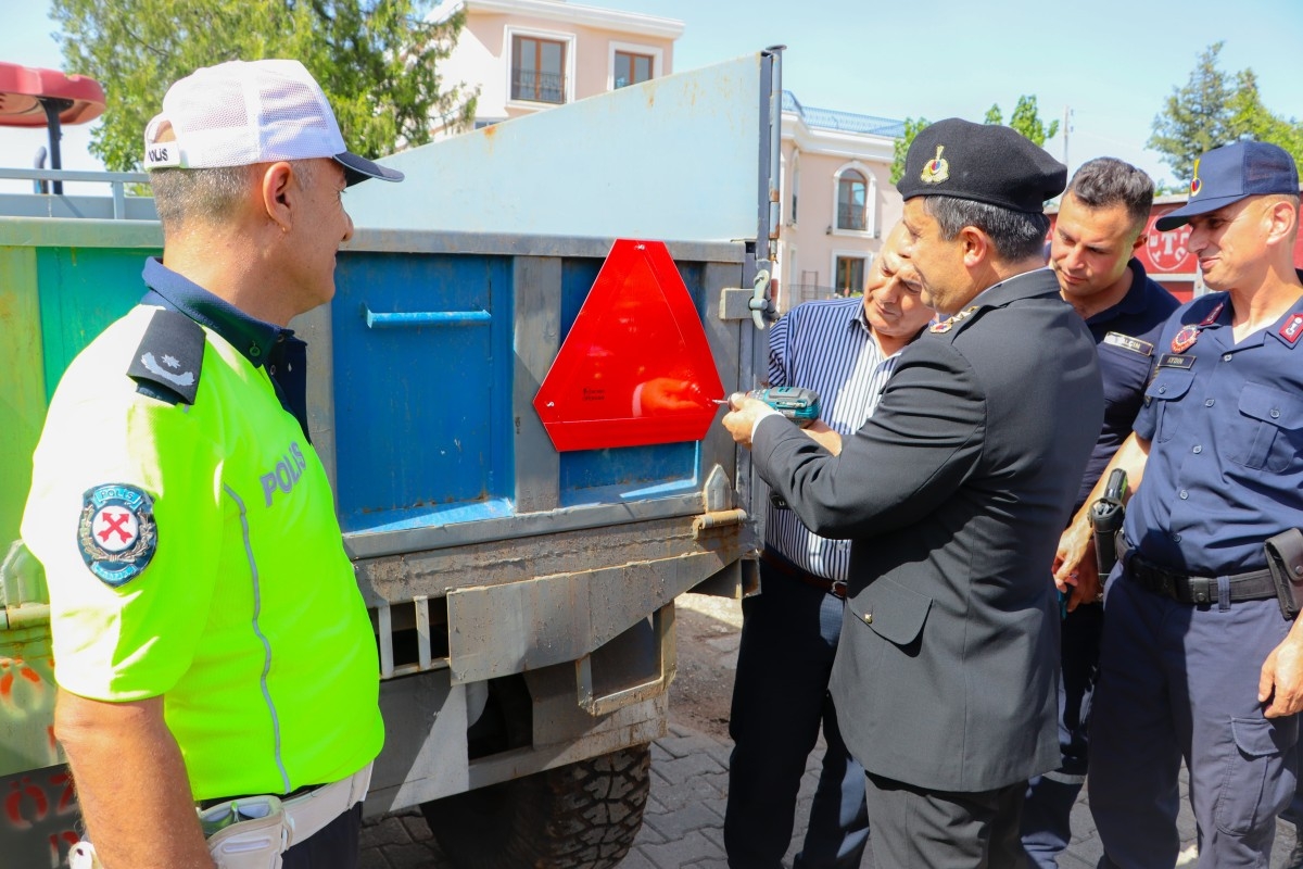 Adıyaman’da “Reflektör Tak Görünür Ol” projesi gerçekleştirildi