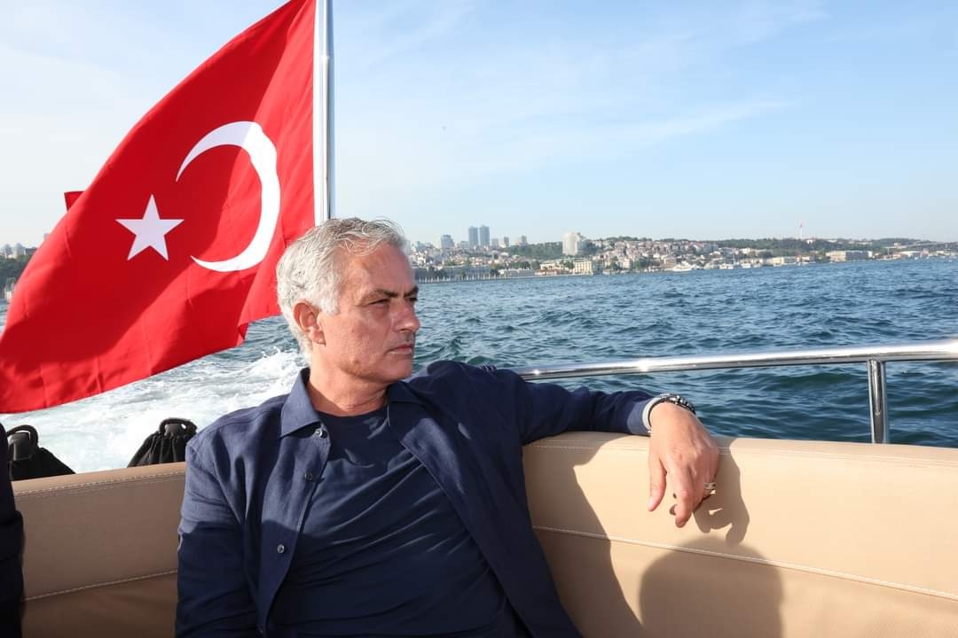 Jose Mourinho imzayı attı