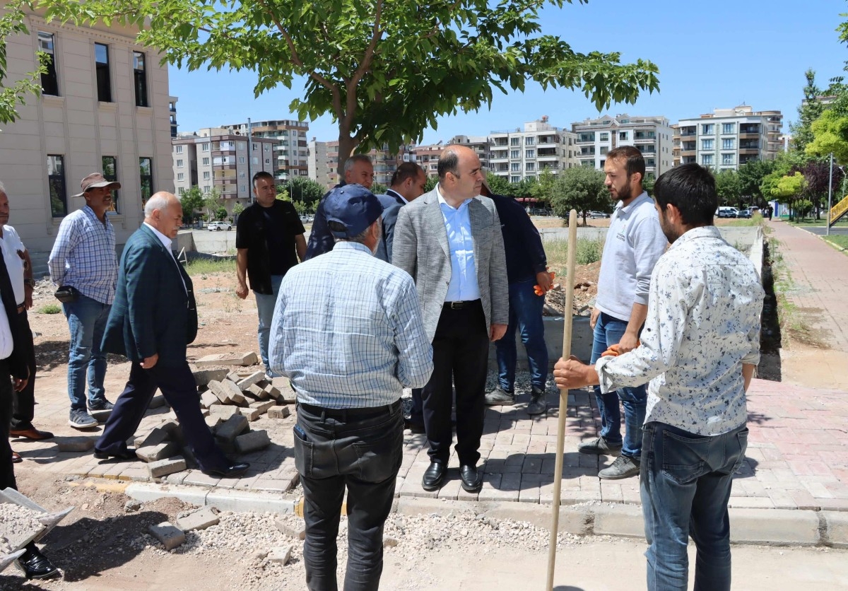 Karaköprü’de yol açma ve bakım-onarım seferberliği sürüyor
