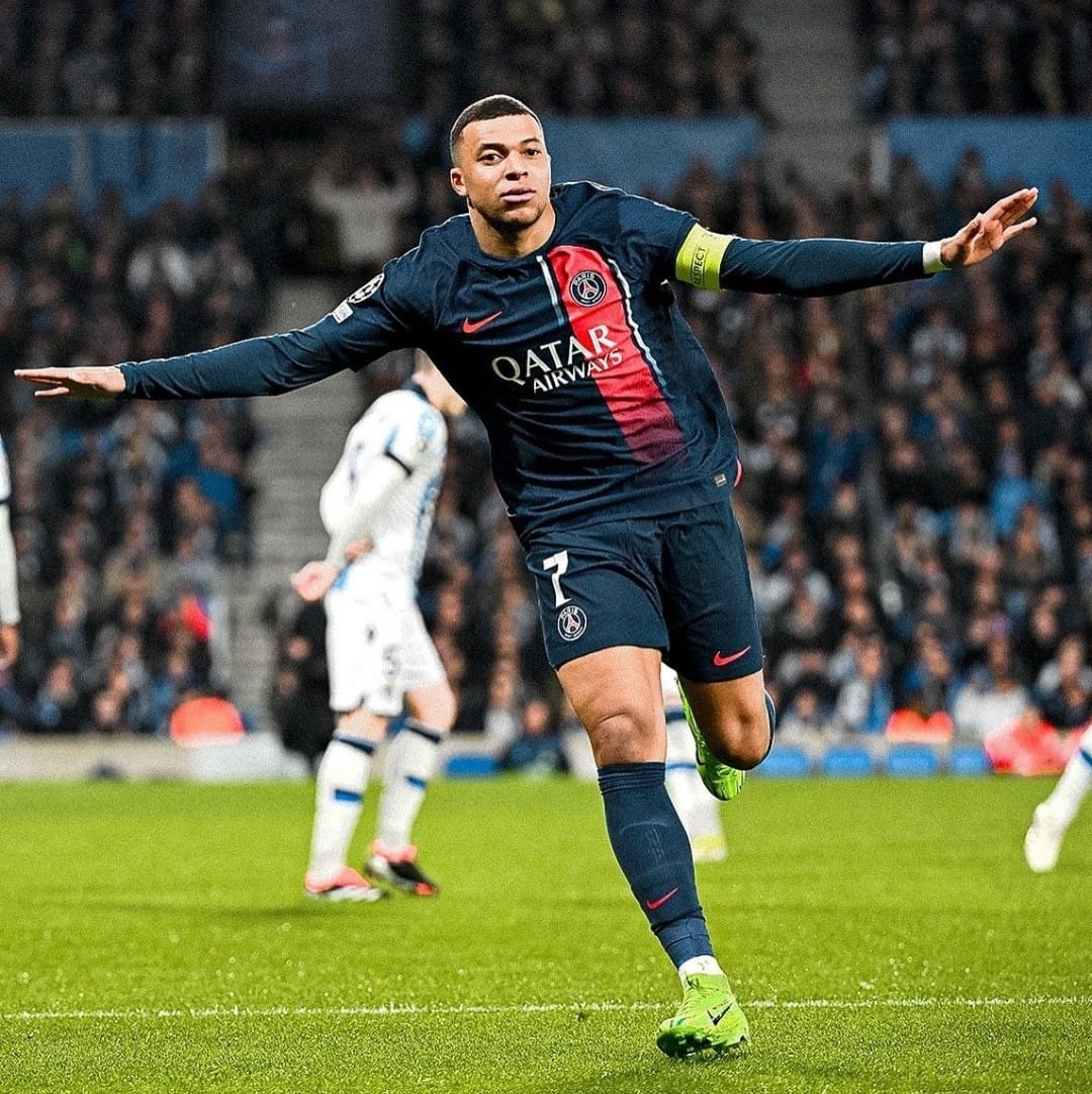 Real Madrid, PSG’den ayrılan Mbappe’yi transfer etti