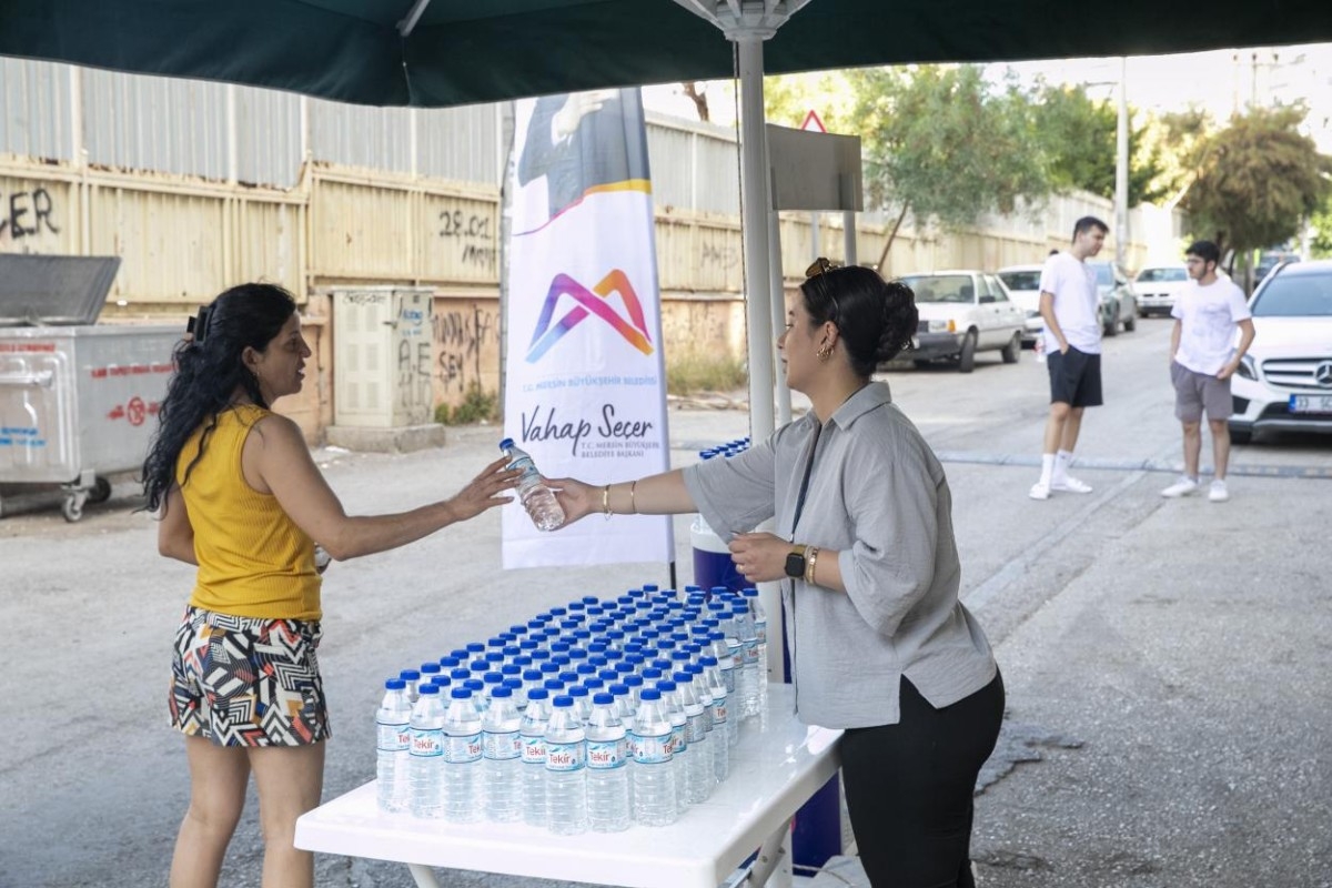 Mersin Büyükşehir Belediyesi, öğrencilerin her anında yanında