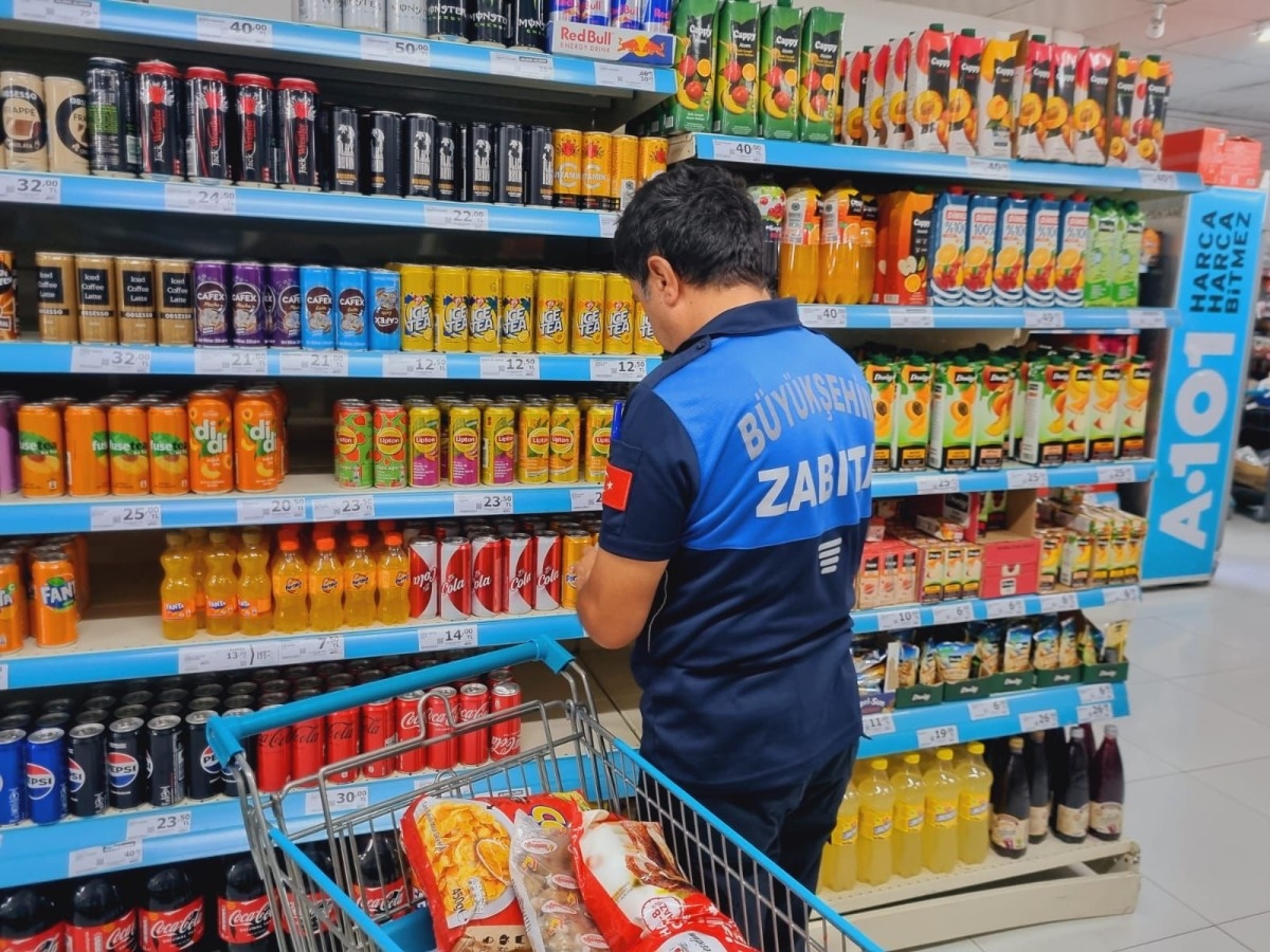 Zabıta ekipleri kurtlanmış pirinçlere el koydu