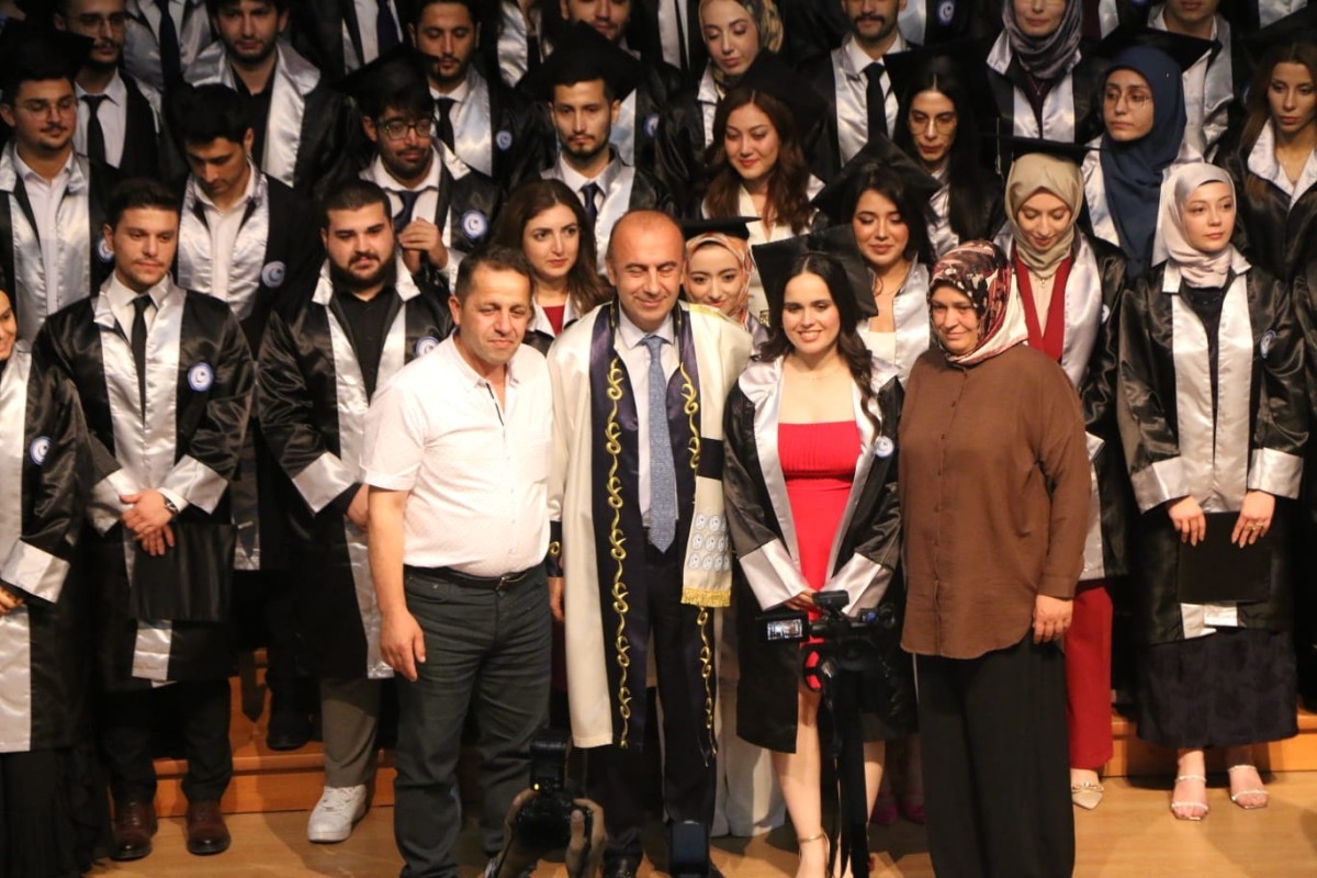 Adıyaman Üniversitesi Tıp Fakültesi mezuniyet töreni coşkuyla gerçekleşti  - Videolu Haber