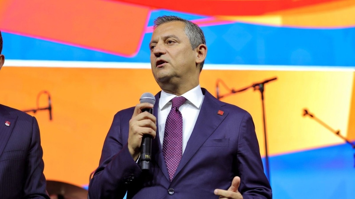 CHP lideri Özgür Özel’in ayağı kırıldı