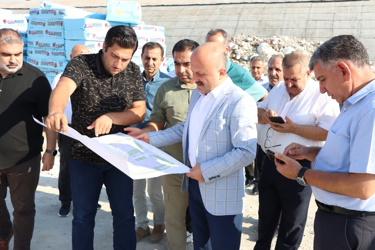 Vali Varol, yapımı devam eden Tarım ve Orman Müdürlüğü binasını inceledi
