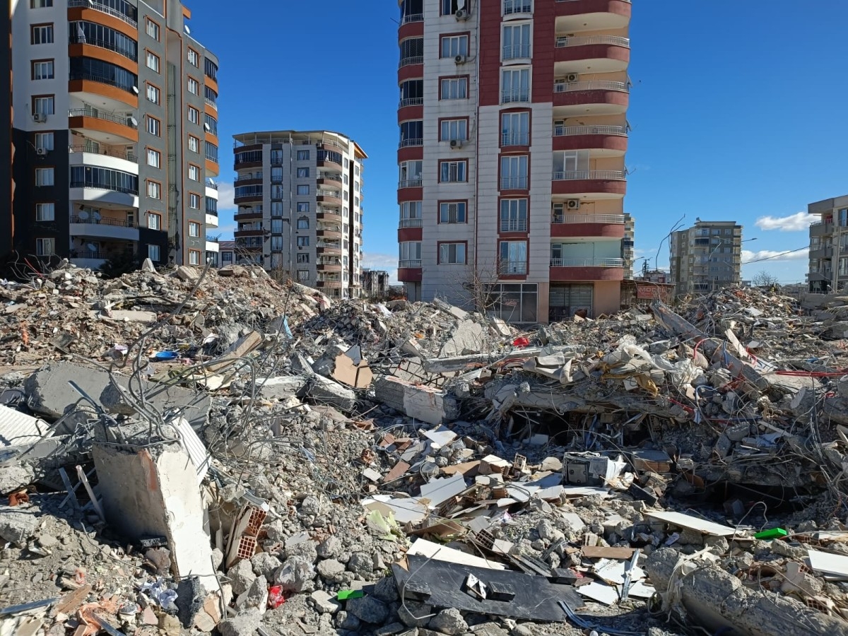 Adıyaman'da 25 kişiye mezar olan Hasoğlu Apartmanı sorumluları Pazartesi hakim karşısında