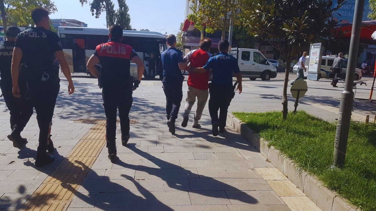 Adıyaman Demokrasi Parkı'nda alkol alıp çevreyi rahatsız eden şahıs gözaltına alındı