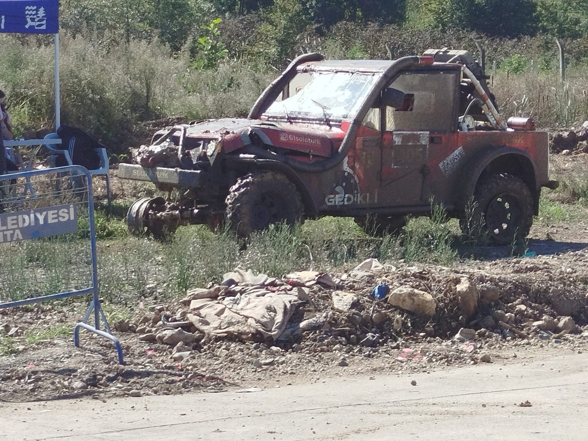 Tekerleri patladı, jant üzerinde yarıştı: Off-Road Kupası'nda Türkmen'den inanılmaz mücadele  - Videolu Haber