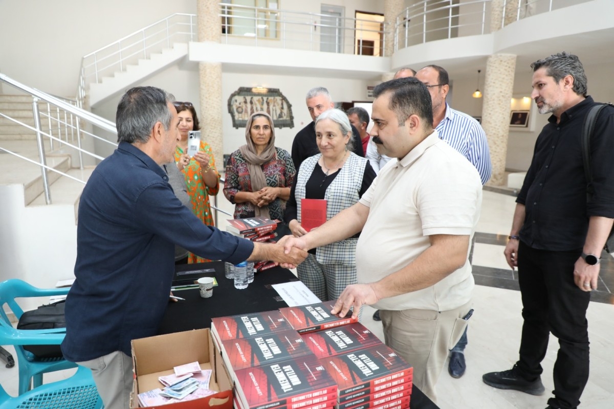 Viranşehir'de Yazar Lütfü Sevmezler için imza günü düzenlendi
