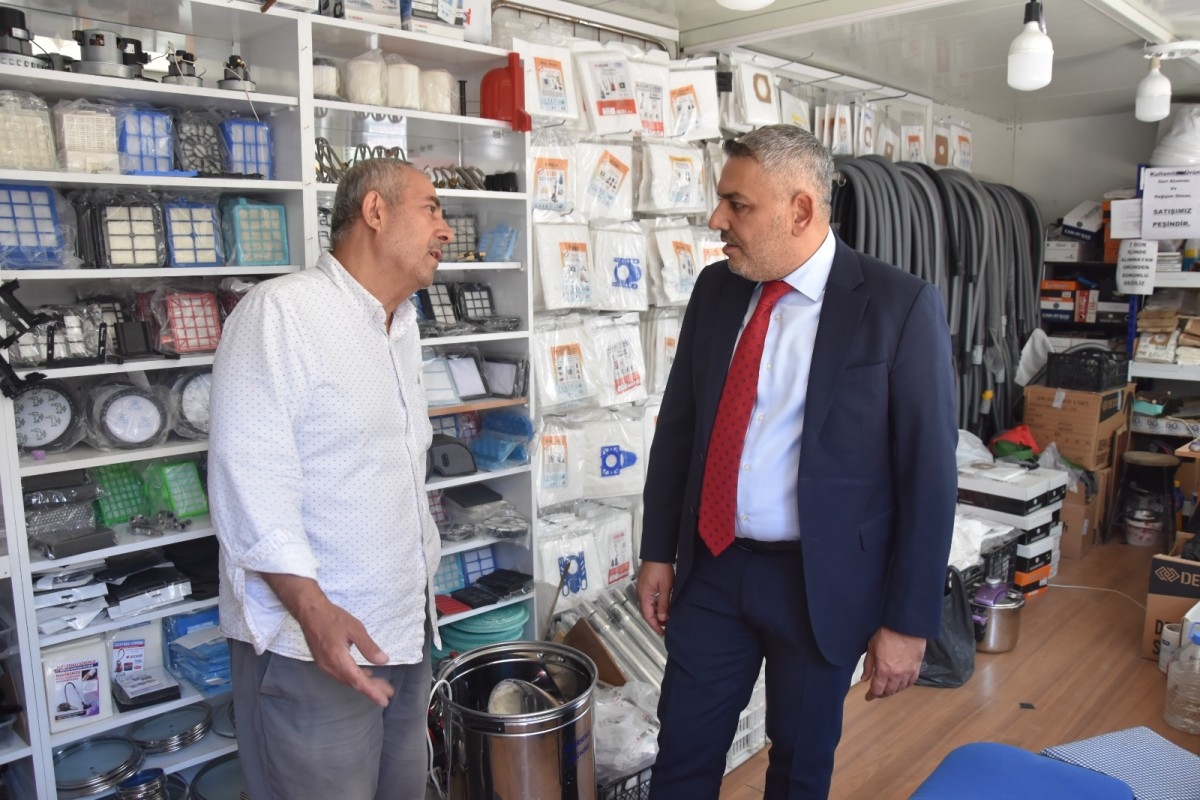 Başkan Sadıkoğlu, Kışla Caddesi ve Söğütlü Cami esnafları ile bir araya geldi