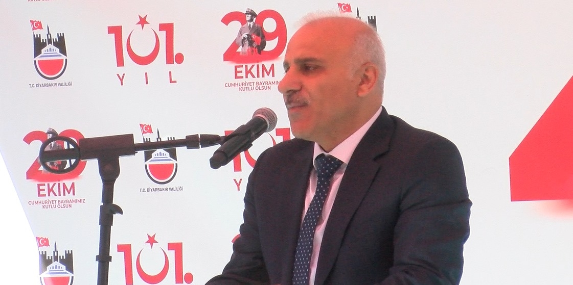 Diyarbakır’da Cumhuriyet Bayramı coşkusu: Vali Zorluoğlu'ndan 'birlik ve beraberlik' vurgusu