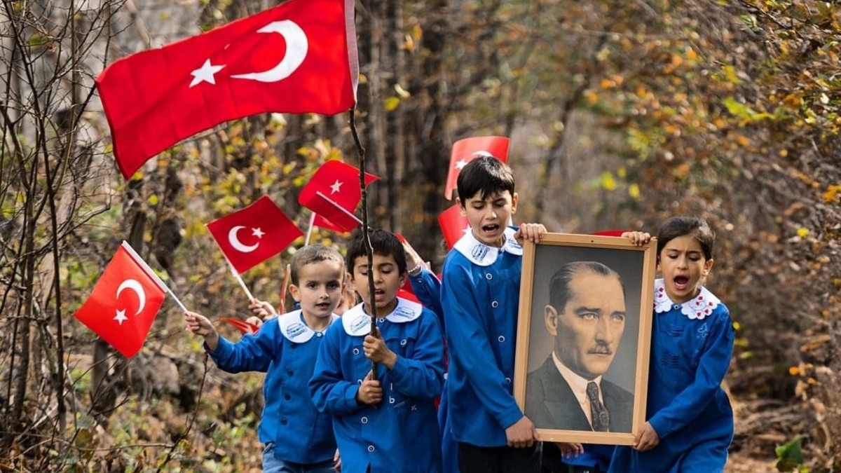 Korganlı çocukların Cumhuriyet coşkusu sosyal medyada gündem oldu