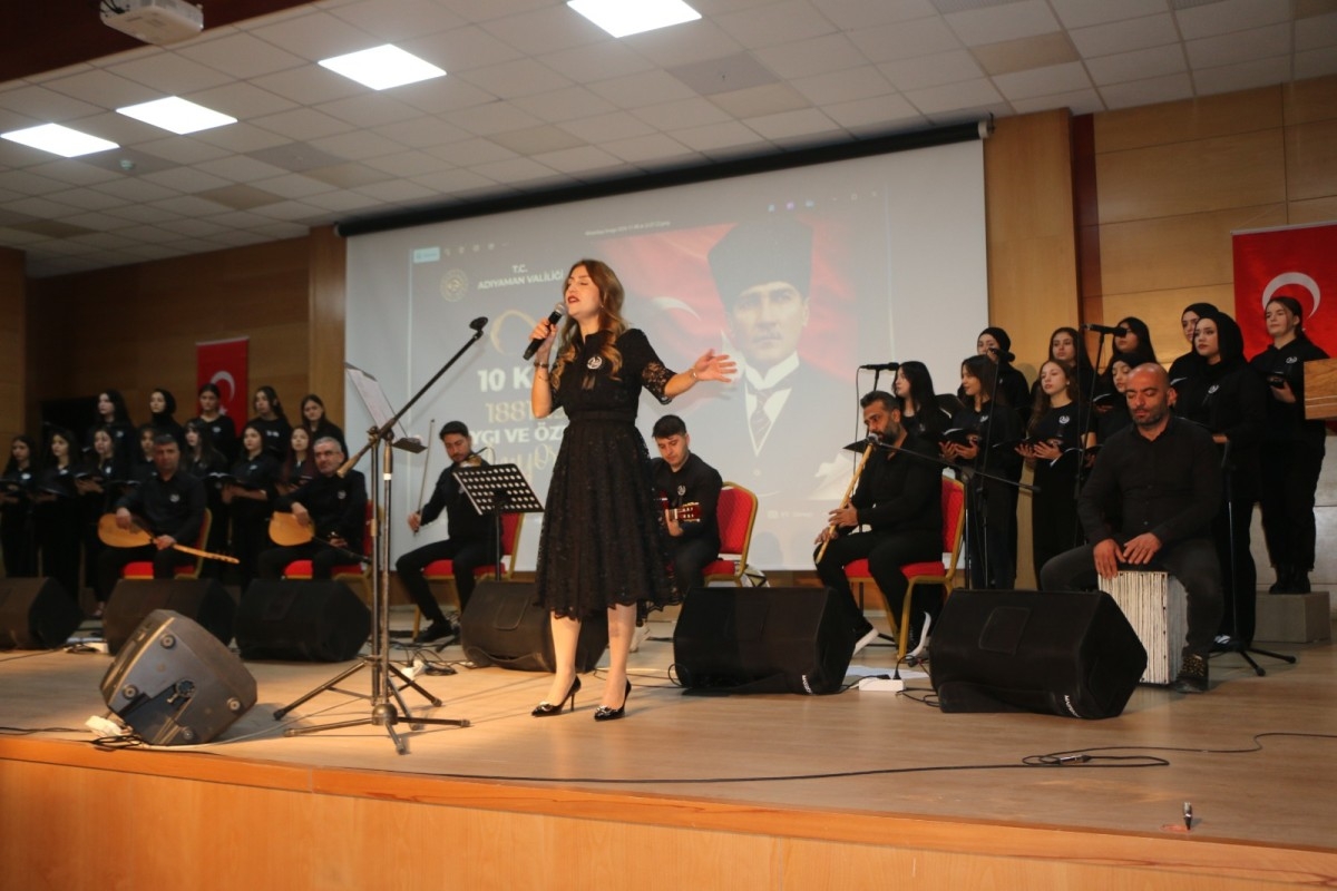 10 Kasım'da Adıyaman'da duygusal anlar: Oratoryo ve Atatürk'ün sevdiği türküler geçidi  - Videolu Haber