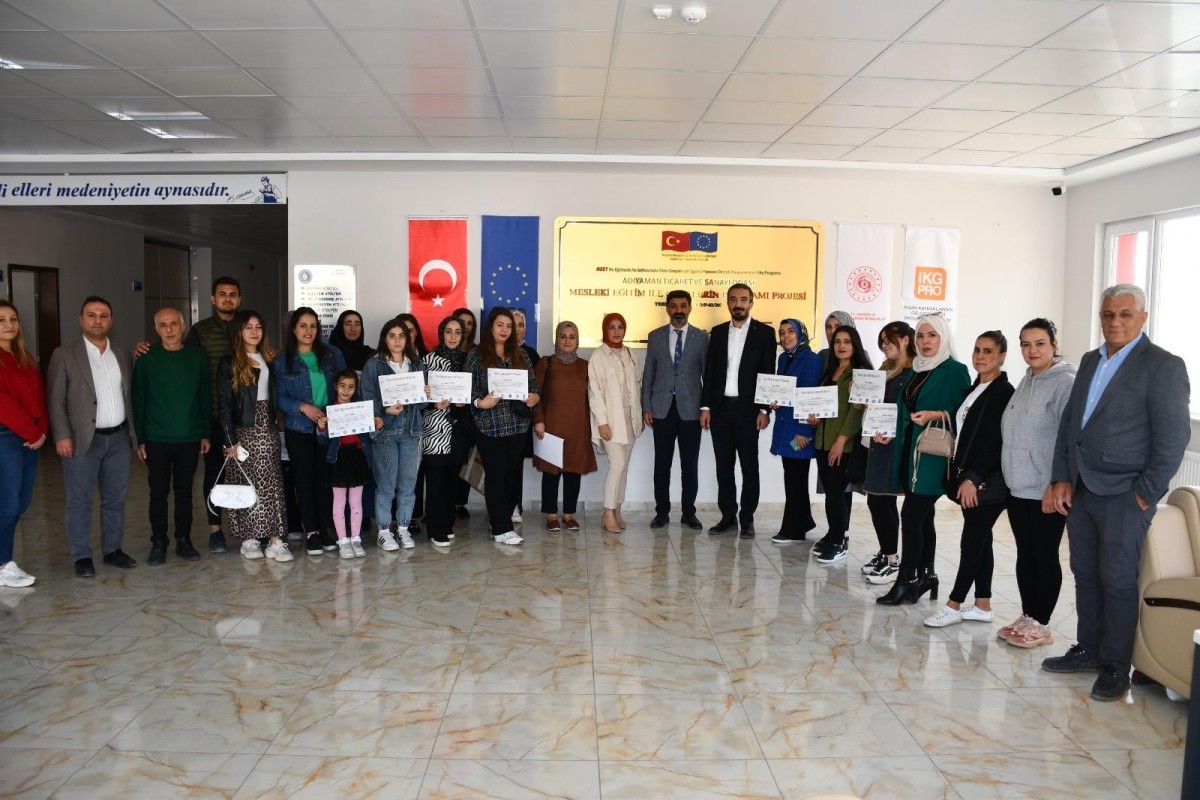 Adıyaman’da uygulamalı ön muhasebe kursiyerlerine sertifika töreni