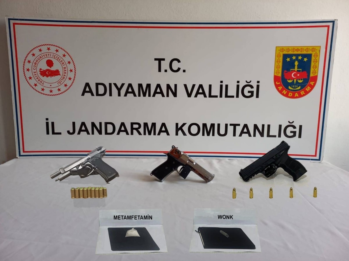 Adıyaman'da Jandarma yol kontrolünde silah ve uyuşturucu ele geçirildi