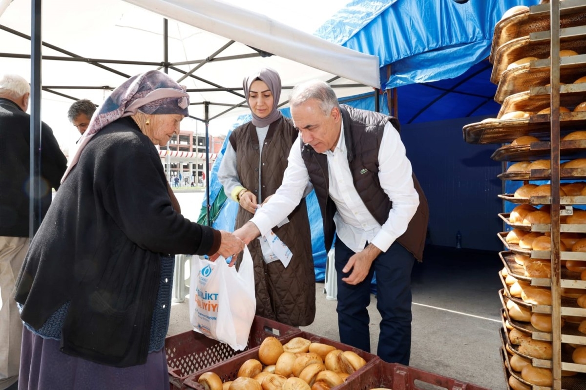 Sultangazi Belediyesi: 'Depremzedelerin acıları siyasete malzeme yapılmamalı'