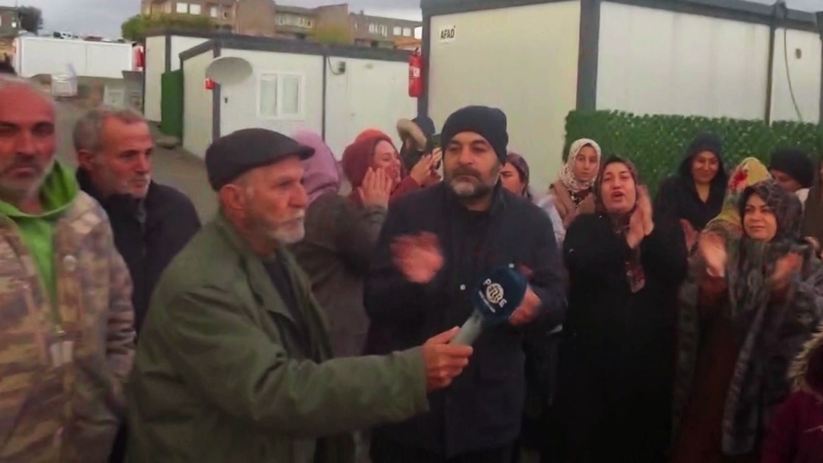 K13 Konteyner Kent sakinleri: 'Depremde ölmedik, burada mı öldürmek istiyorsunuz?'  - Videolu Haber