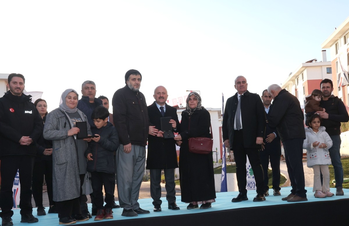 Adıyaman Valiliği: 'Konutlara yerleştirme çalışmaları hız kesmeden devam edecek'