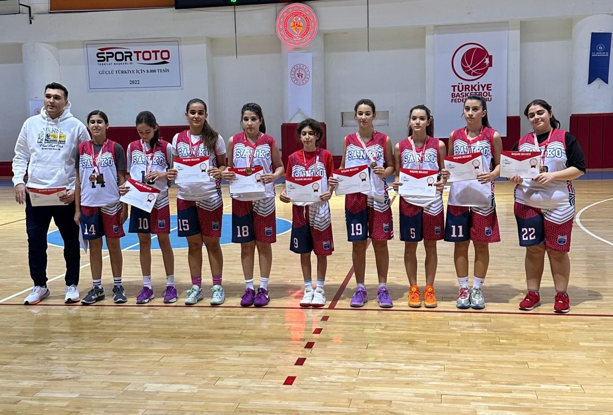 SANKO okulları basketbolda şampiyon oldu