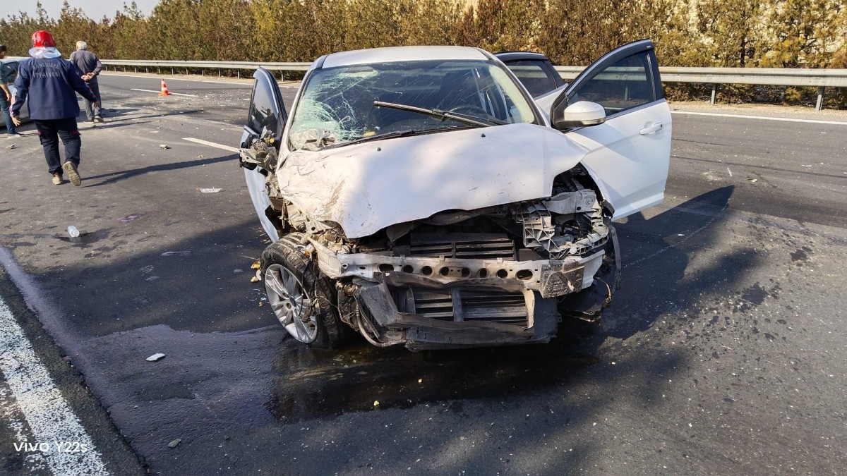 Şanlıurfa’da iki otomobil çarpıştı: 12 yaralı