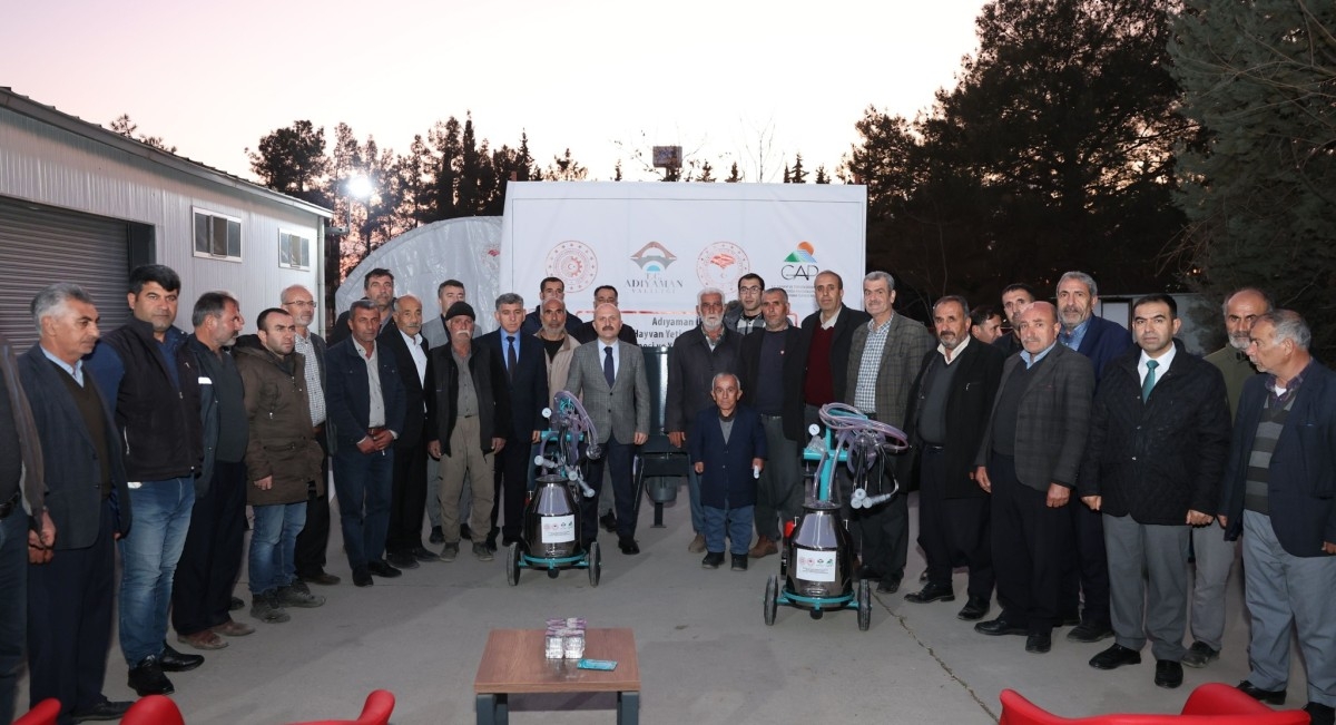 Adıyaman'da süt üreticilerine süt sağım makineleri ve yem kırma makineleri dağıtıldı
