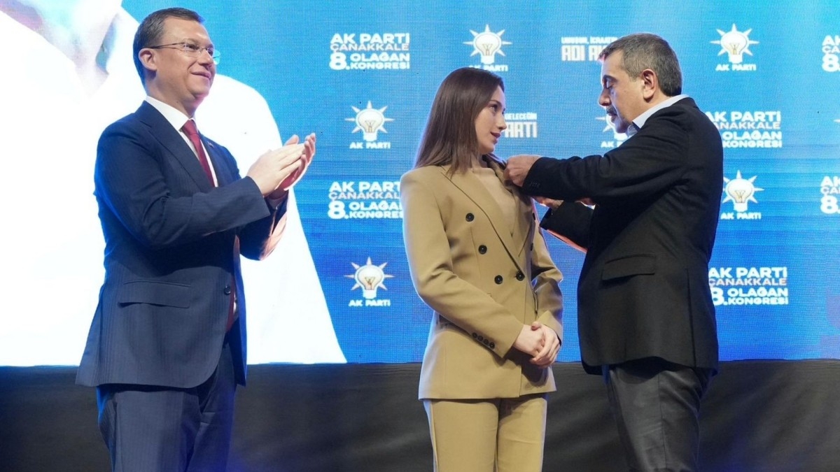 Türkiye'nin en genç belediye başkanı AK Parti'ye katıldı