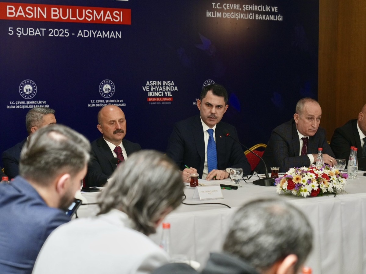 Murat Kurum'dan Özgür Özel'e yanıt: '201 bin konutun maketini bile yapamazlar'  - Videolu Haber