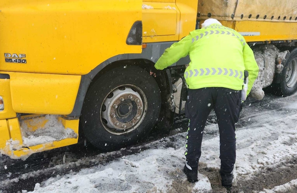 Besni'de kış tedbirleri: Kış lastiği ve zincir olmadan geçişe izin yok