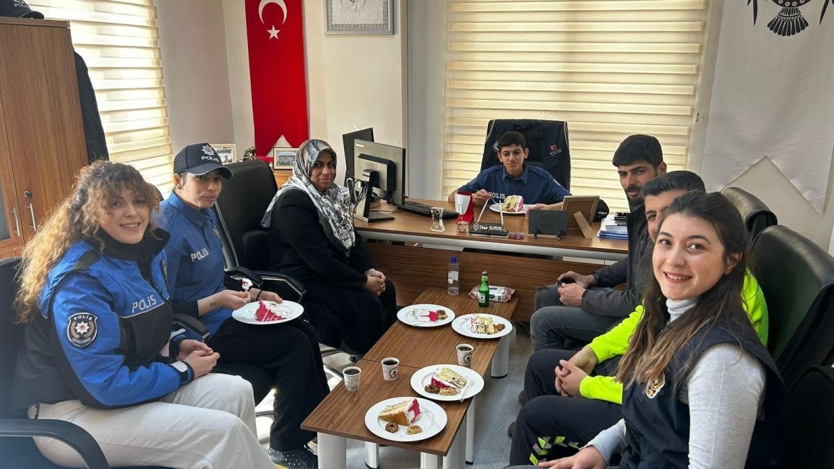 Besni'de polis olma hayali kurulan kardeşlere anlamlı ziyaret