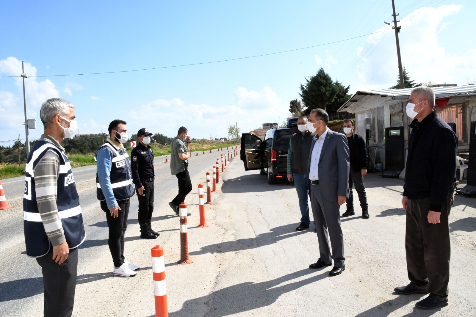 Vali Çuhadar, Görevi Başındaki Emniyet Teşkilatı Mensuplarını Ziyaret Etti