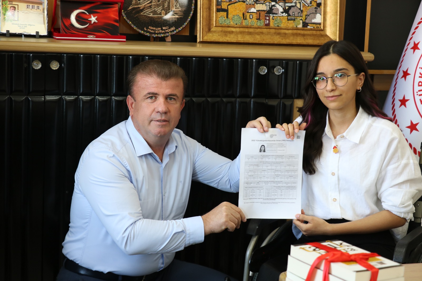 Aşcı, YKS İl Birincisi Seren Esmer’i Ödüllendirdi