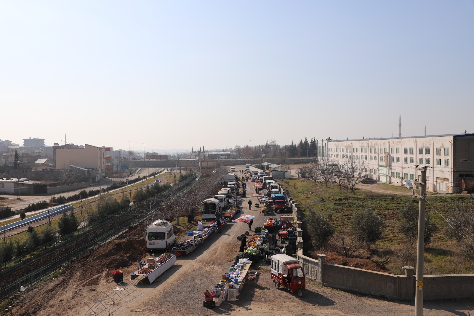 Kahta Belediyesi tarafından Menderes Mahallesine pazar yeri kuruldu