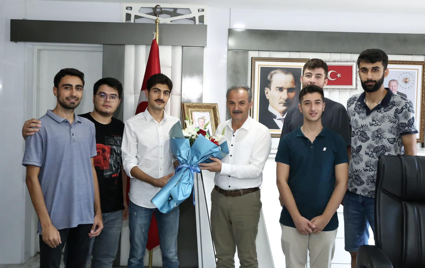 Üniversiteyi Kazanan Öğrencilerden Başkan Kılınç'a Teşekkür