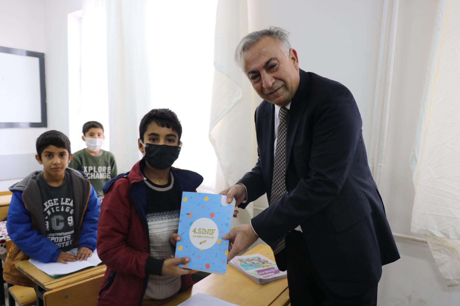 Kaynak Kitaplar Ücretsiz Dağıtıldı