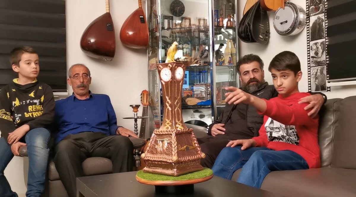 04.17'de duran saat kulesinin maketini yaptı
