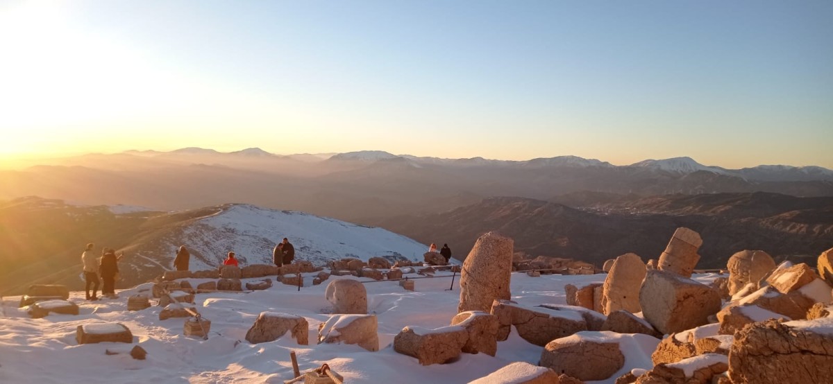 Nemrut Dağı'nda muhteşem gün batımı