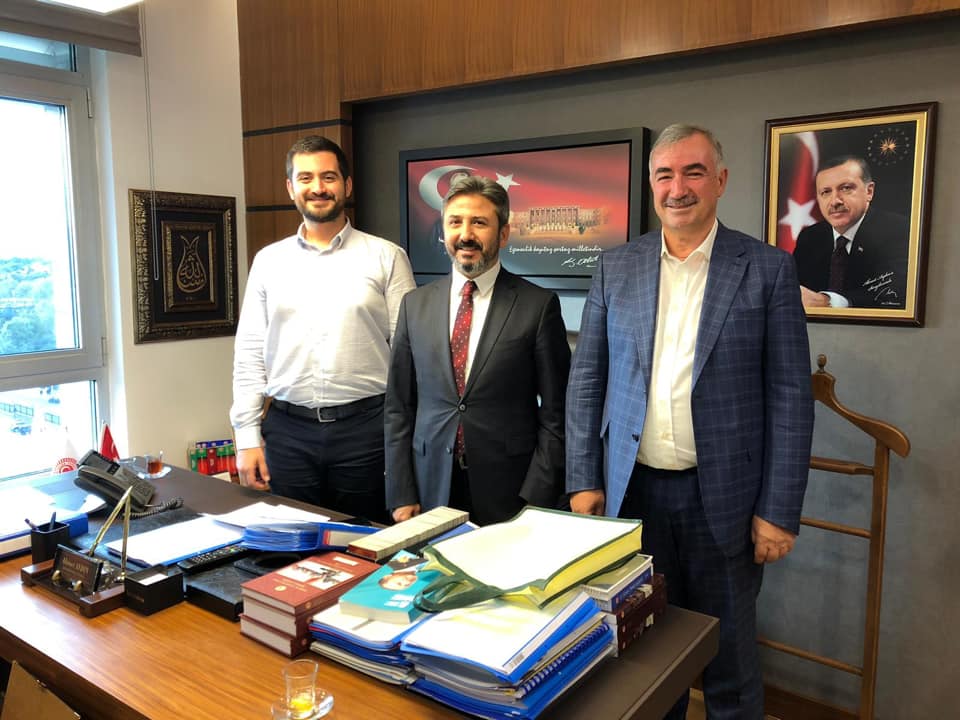 “ SİYASETİ BİR KENARA BIRAKIP, HİZMET EDELİM”