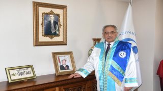 Turgut “Sağlık çalışanları hayatla ölüm arasında bir şifa köprüsüdür”