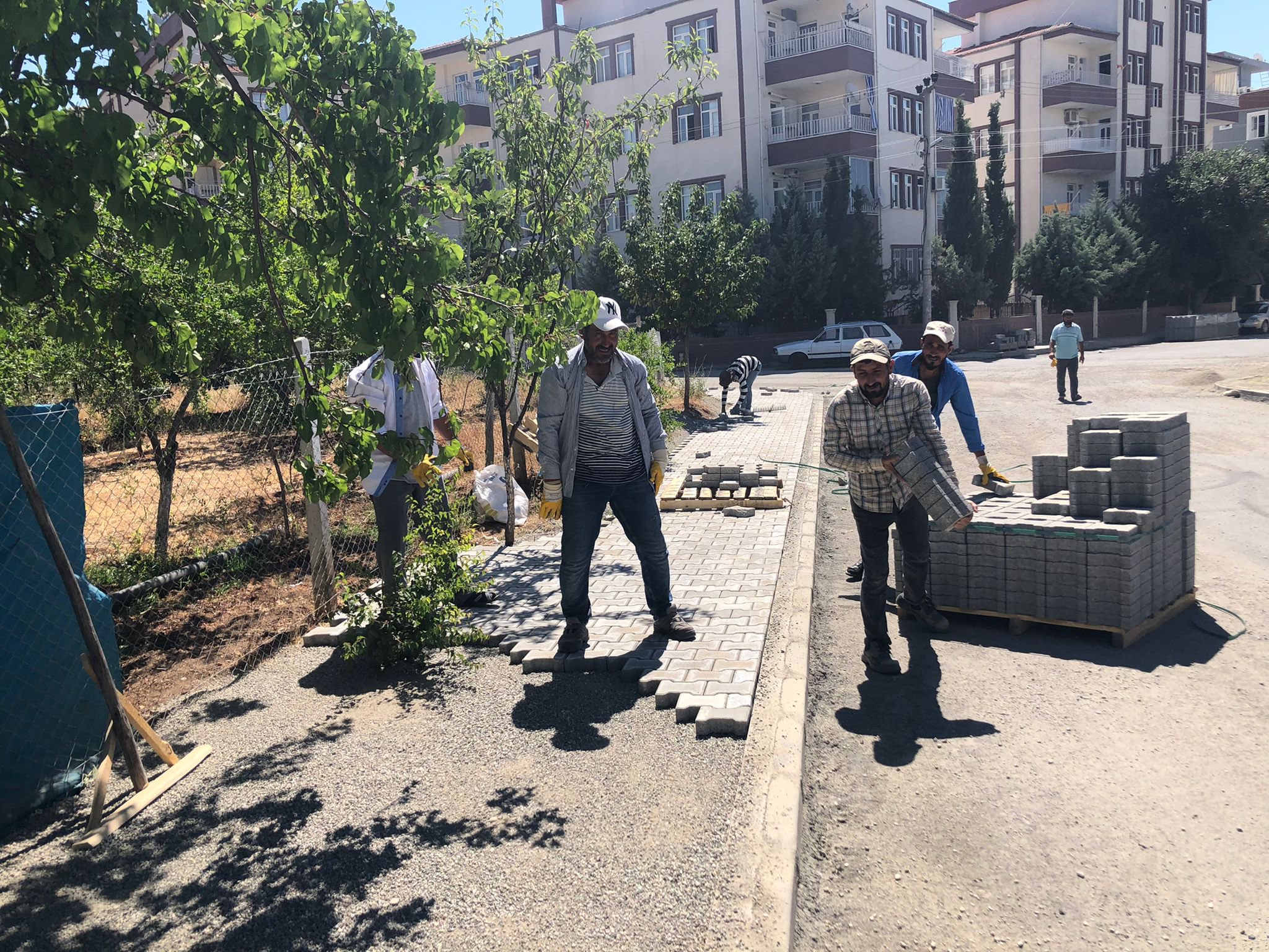 Yeşilyurt Mahallesi'nde Kaldırım Çalışması