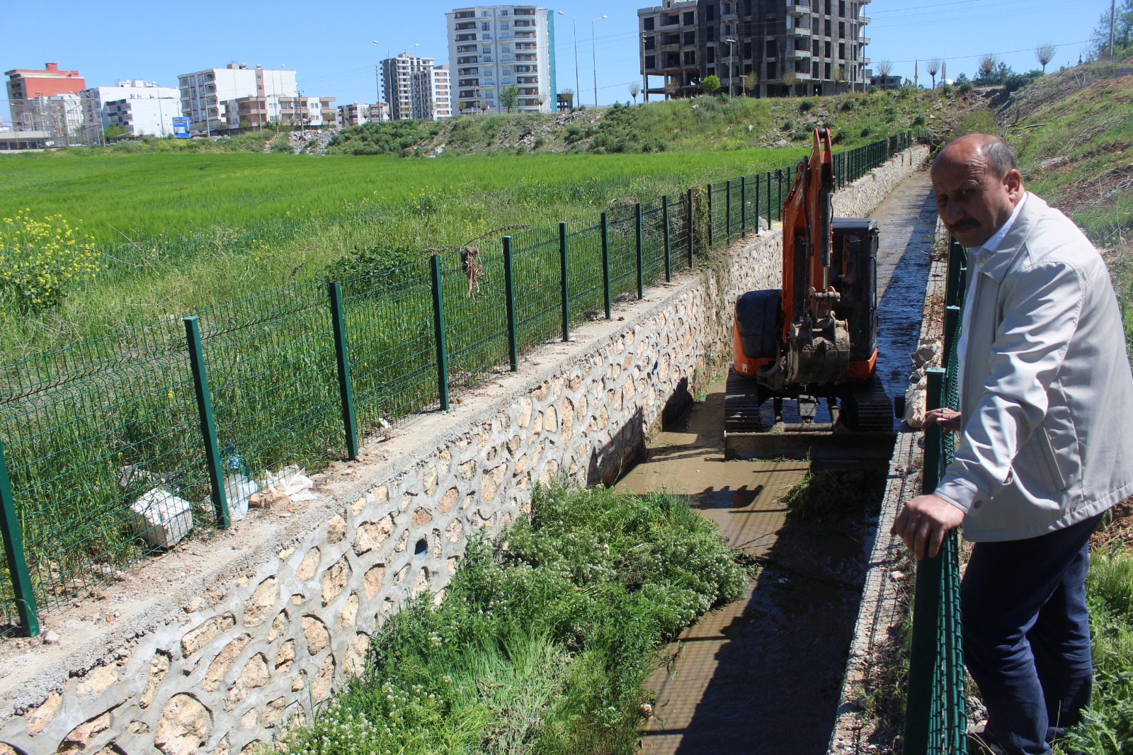 Kahta Belediyesi DSİ’ye Ait Dereleri Temizledi