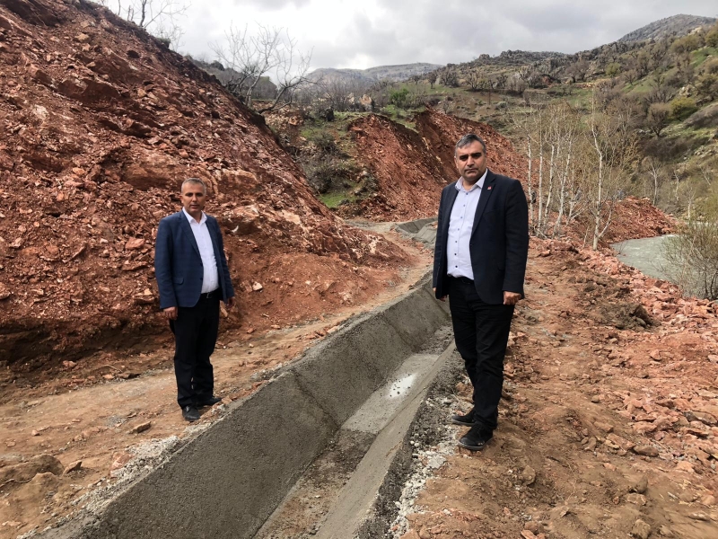 Halk, Belediye El Ele Sulama Kanalı Yapıyor