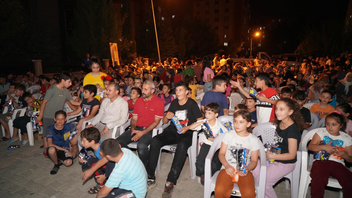 Bahçecik Mahallesinde Sokak Sineması Nostaljisi Yaşandı
