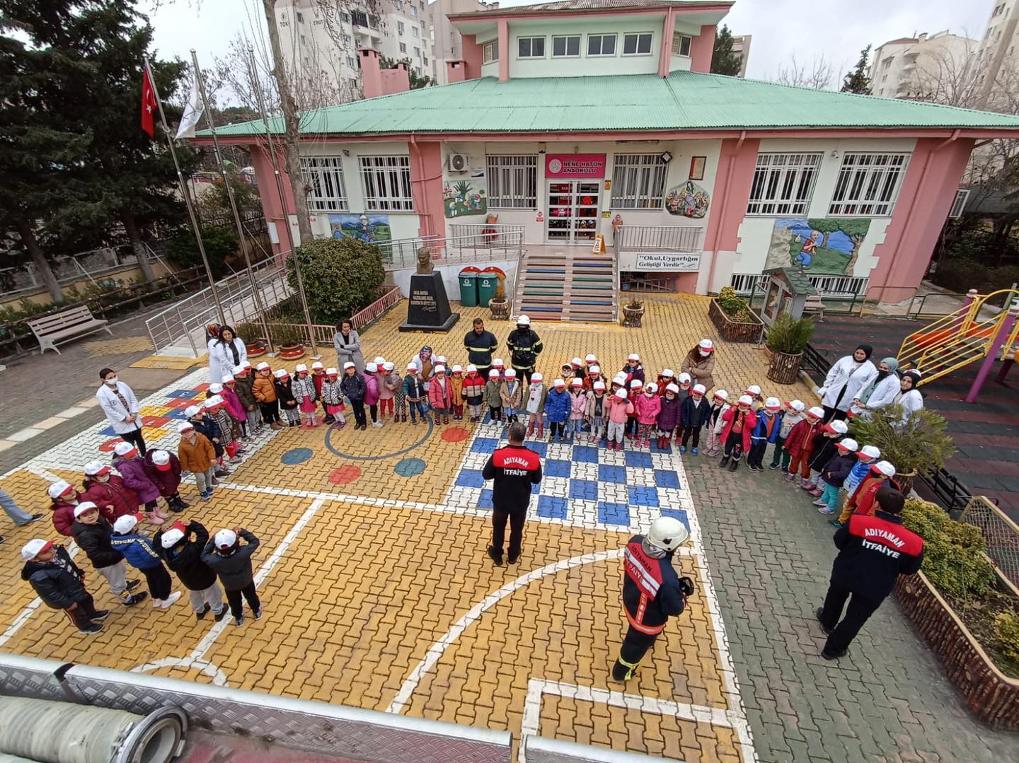 İtfaiyecilerden, Miniklere Yangın Eğitimi Verdi