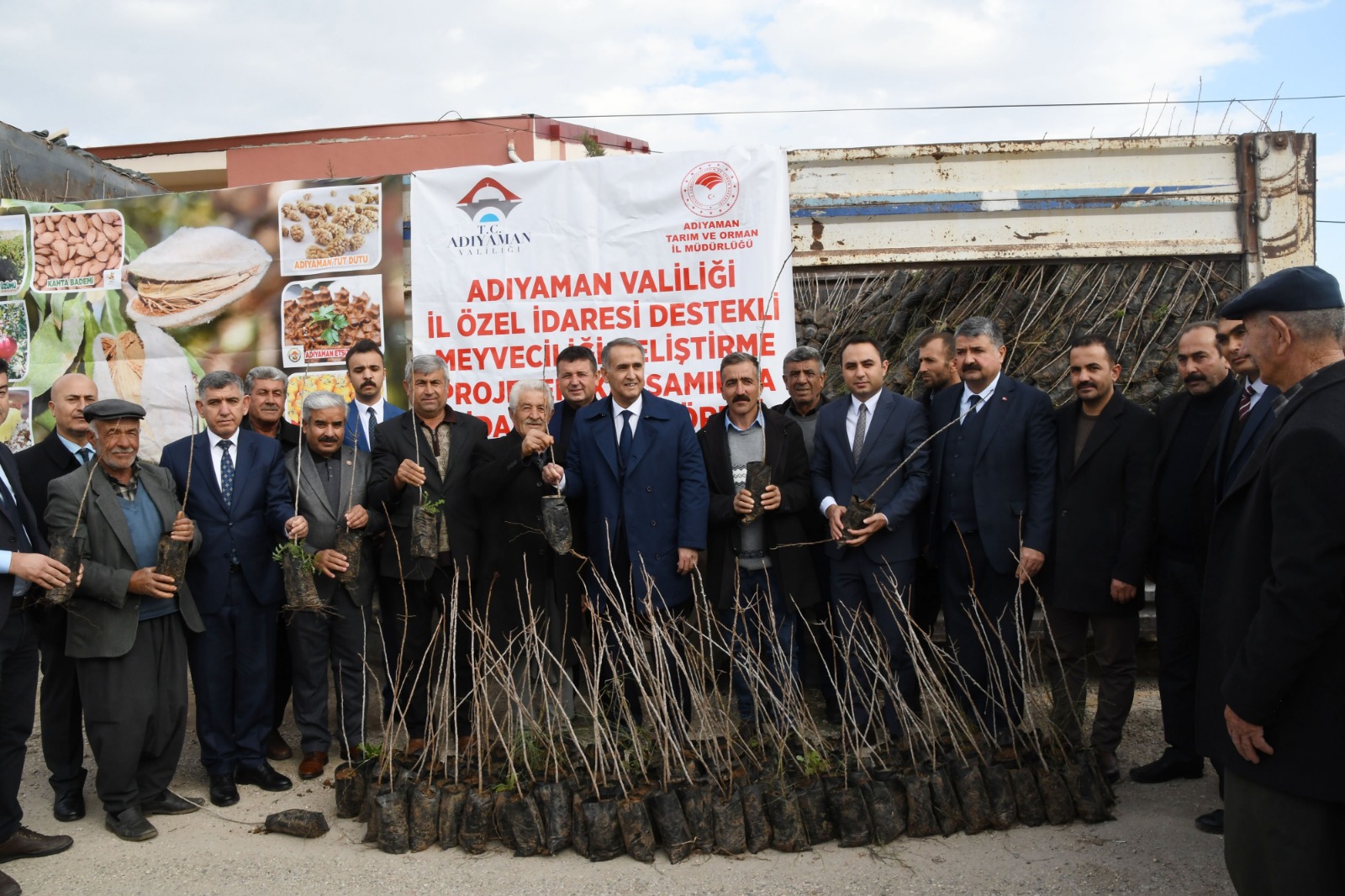 Besnili Fıstık Üreticilerine 18 Bin Fıstık Fidanı Dağıtımı Yapıldı 