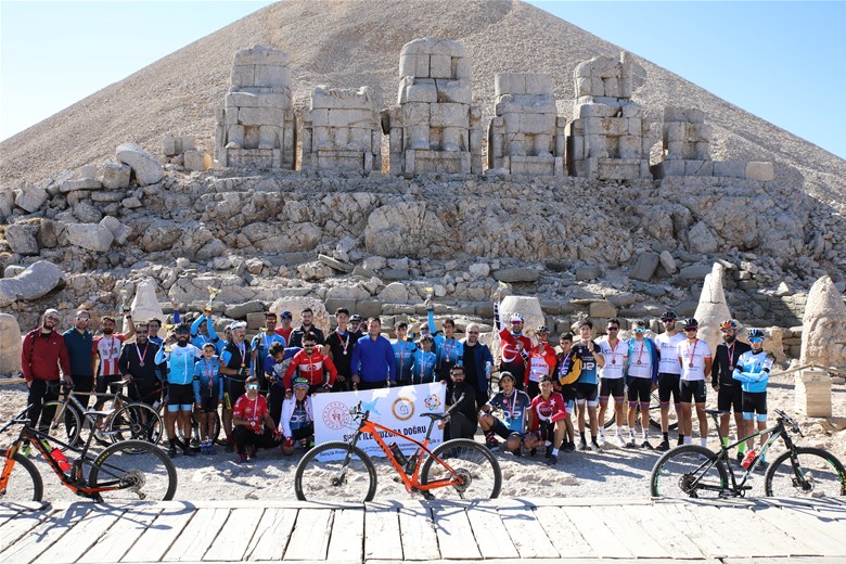 Pedal Atarak Tarihi Yolculuk Yaptılar
