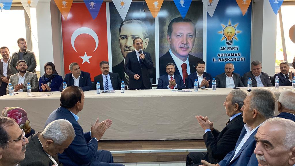 AK Parti’de Coşkulu Bayramlaşma Töreni          