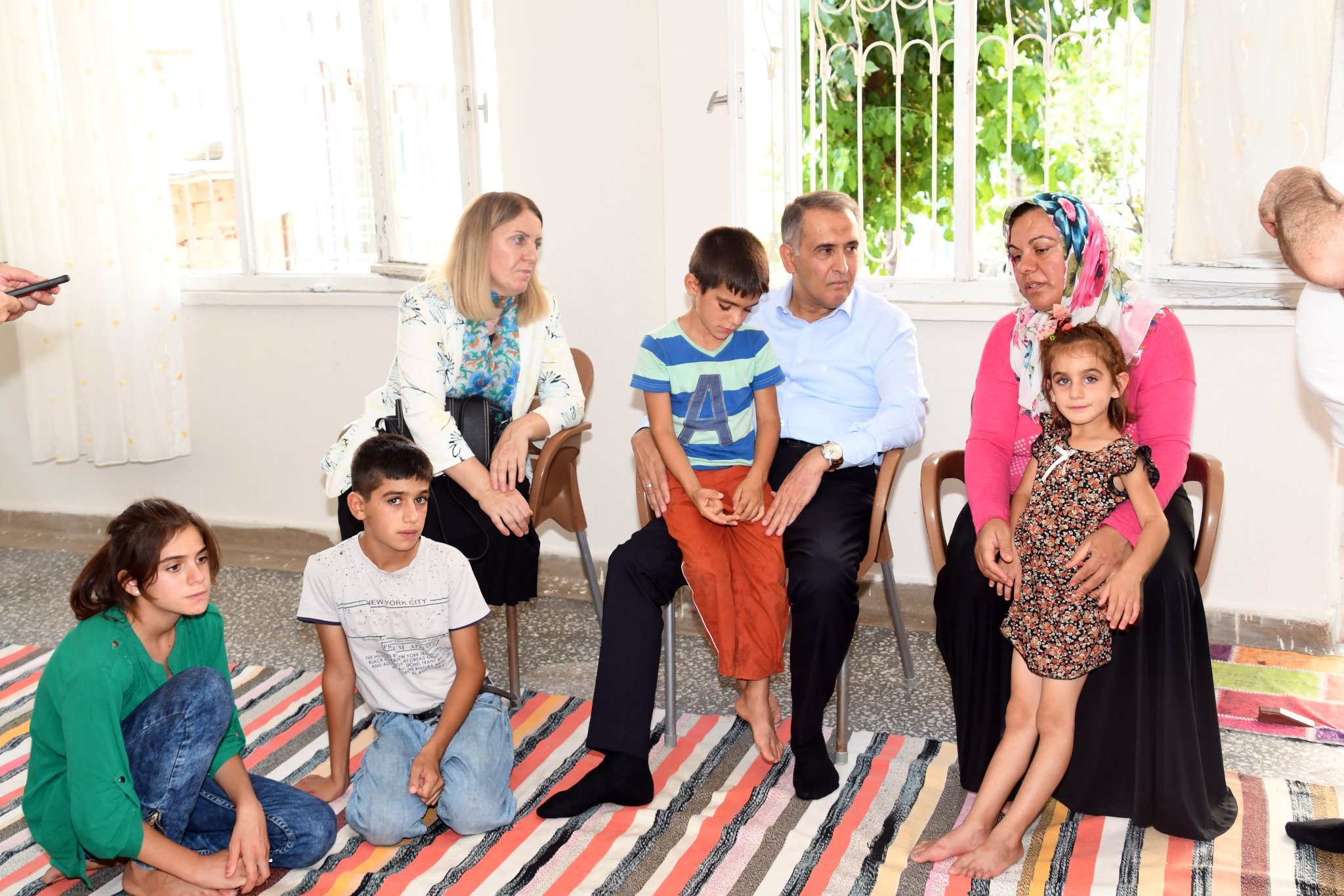Mağdur Aileye Vali Çuhadar Sahip Çıktı