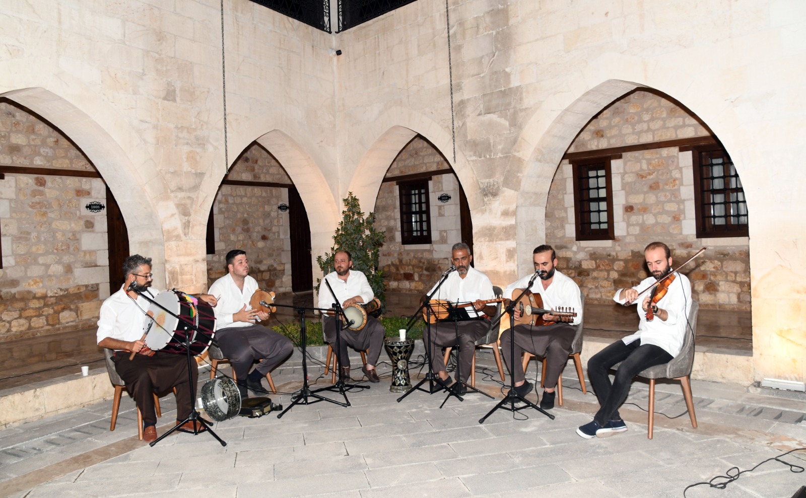 Tarihi Tuz Hanı’nda Harfane Geceleri Başladı