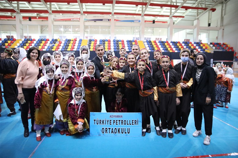 Halkoyunları Müsabakaları Görsel Şölene Dönüştü