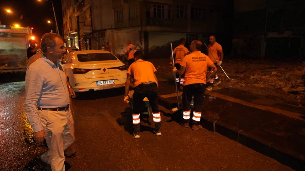 Adıyaman Belediyesinden 7/24 Temizlik Mesaisi